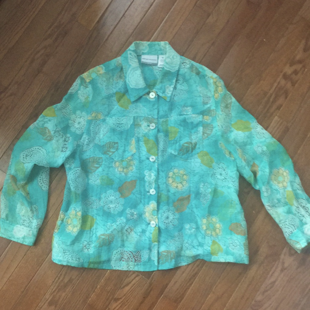 Alfred Dunner Women’s Buttoned Down Lightweight Floral Top